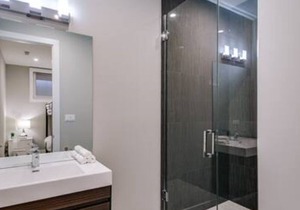 811 #1 - Stunning Duplex Condo - Downtown River North in Chicago