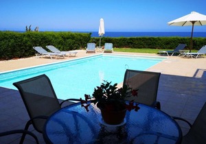 Beachfront 3 bed villa with sea views.