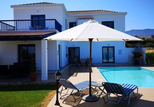 Beachfront 3 bed villa with sea views.