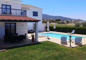 Beachfront 3 bed villa with sea views.