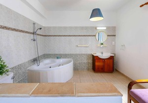 Beachfront 3 bed villa with sea views.