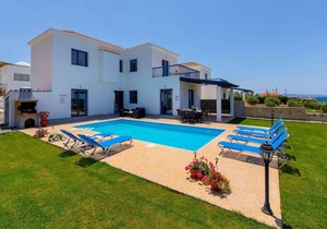 Beachfront 3 bed villa with sea views.