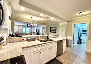 Beautiful 3 Bedroom Oceanfront Condo. Walking Distance to Everything in Isle of Palms