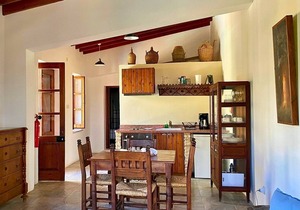 Beautiful Country House Apartment with A/C, WiFi & Pool in the Historical Village of Choirokoitia