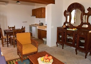 Beautiful Country House Apartment with A/C, WiFi & Pool in the Historical Village of Choirokoitia