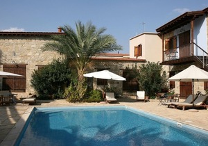 Beautiful Country House Apartment with A/C, WiFi & Pool in the Historical Village of Choirokoitia