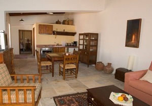 Beautiful Country House Apartment with A/C, WiFi & Pool in the Historical Village of Choirokoitia