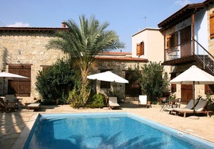 Beautiful Country House Apartment with A/C, WiFi & Pool in the Historical Village of Choirokoitia