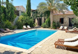 Beautiful Country House Apartment with A/C, WiFi & Pool in the Historical Village of Choirokoitia