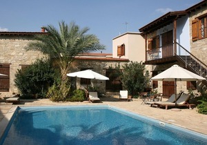 Beautiful Country House with A/C, WiFi and Shared Pool in the Historical Village of Choirokoitia
