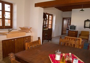 Beautiful Country House with A/C, WiFi and Shared Pool in the Historical Village of Choirokoitia