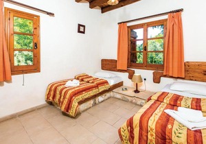 Beautiful home in Miliou Paphos with 3 Bedrooms, Jacuzzi and Outdoor swimming pool