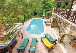 Beautiful home in Miliou Paphos with 3 Bedrooms, Outdoor swimming pool and Swimming pool