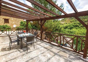 Beautiful home in Miliou Paphos with 3 Bedrooms, Outdoor swimming pool and Swimming pool