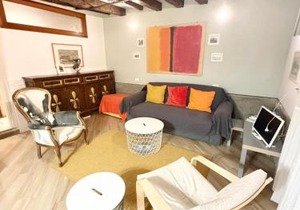 Canal view apartment in Venice