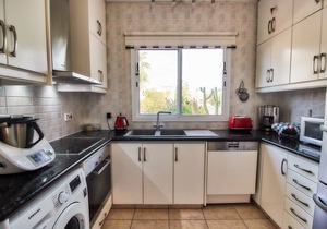 Coral Bay 3 Bed Villa - 300m Coral Bay's Blue Flag Sandy Beaches - Private Pool