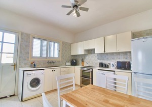 Coral Bay 4 Bed Villa - 5 Minutes Walk to Blue Flag Sandy Beaches - Heated Pool