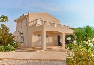 Coral Bay 4 Bed Villa - 5 Minutes Walk to Blue Flag Sandy Beaches - Heated Pool