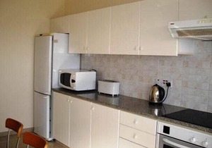 FABULOUS, SPACIOUS 2 BEDROOM PENTHOUSE APARTMENT, VIEWS, WIFI,nBEACH,CAFES
