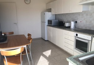 FABULOUS, SPACIOUS 2 BEDROOM PENTHOUSE APARTMENT, VIEWS, WIFI,nBEACH,CAFES