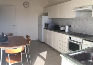 FABULOUS, SPACIOUS 2 BEDROOM PENTHOUSE APARTMENT, VIEWS, WIFI,nBEACH,CAFES