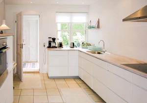 Gorgeous home in Tranekær with kitchen in Tranekær