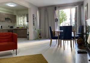 Ground Floor 2 Bedroom Apartment near the Sea