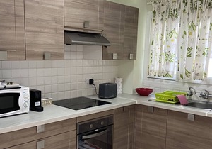 Ground Floor 2 Bedroom Apartment near the Sea