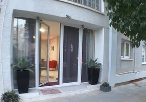 Ground Floor 2 Bedroom Apartment near the Sea