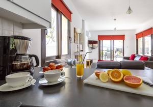 Lemon Tree Villa - Luxurious 3 Bed, 3 Bath Villa just 500m from Tala Village Square