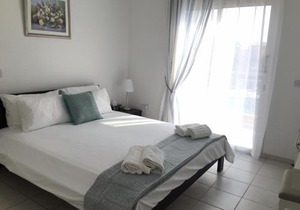 Limnaria Gardens - Modern 1 bed, Walk to Beach & Shops