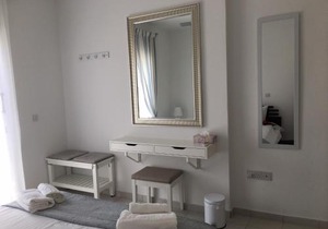 Limnaria Gardens - Modern 1 bed, Walk to Beach & Shops