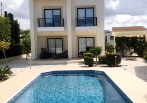 Modern 3 bedroom villa, pool and close to golf course