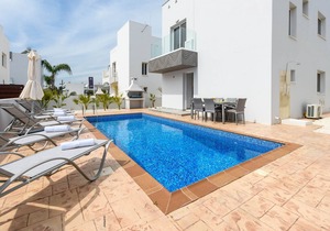 Nissini Villa #18 - Delightful 3 bedroom villa close to the beach