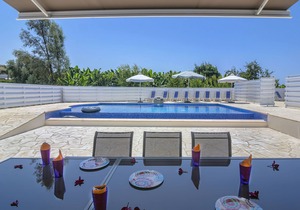Oniros 2 Villa with private swimming pool in the Sea Caves
