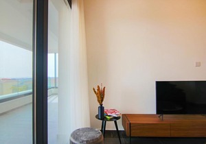 Phaedrus Living: Sea View Anna Residence 201