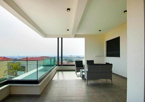 Phaedrus Living: Sea View Anna Residence 201