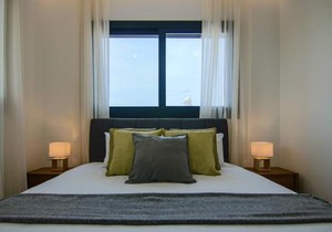 Phaedrus Living: Sea View Anna Residence 201