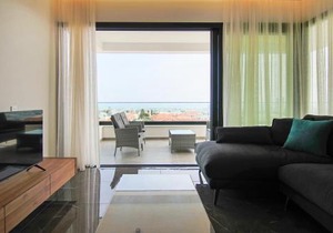 Phaedrus Living: Sea View Anna Residence 302