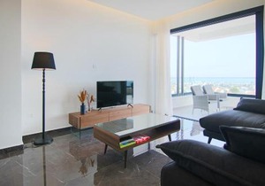 Phaedrus Living: Sea View Anna Residence 302