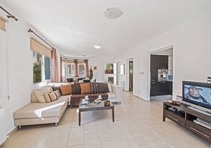 Protaras Holiday Villa CL19 - a villa that sleeps 7 guests in 3 bedrooms