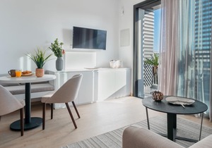 Sanders Armonta - Adorable Studio w/ Balcony