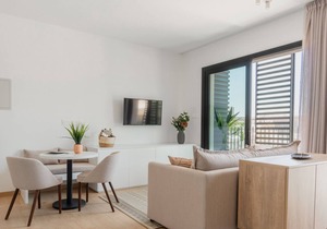 Sanders Armonta - Charming Studio w/ Balcony
