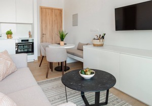 Sanders Armonta - Charming Studio w/ Balcony