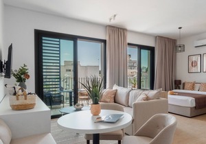Sanders Armonta - Darling Studio w/ Balcony