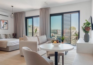 Sanders Armonta - Pleasant Studio w/ Balcony