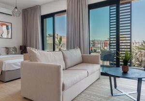 Sanders Armonta - Precious Studio w/ Balcony