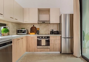 Sanders River Plaza - Airy 1-Bdr Apt with Balcony