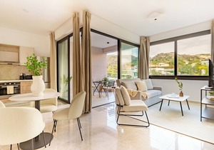 Sanders River Plaza - Cute 1-Bdr Apt with Balcony