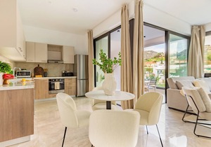 Sanders River Plaza - Cute 1-Bdr Apt with Balcony